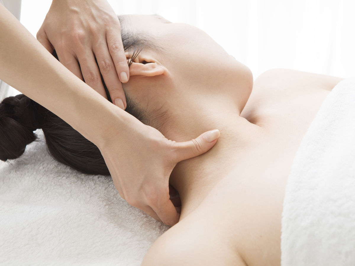 Deep tissue neck and shoulder massage